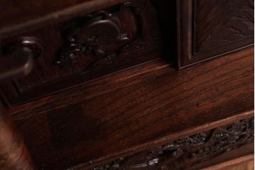 和製アンティーク　工芸家具　竹の支柱が目を引く!彫刻が見事な飾り棚(茶棚)