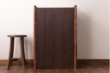 和製アンティーク　工芸家具　竹の支柱が目を引く!彫刻が見事な飾り棚(茶棚)
