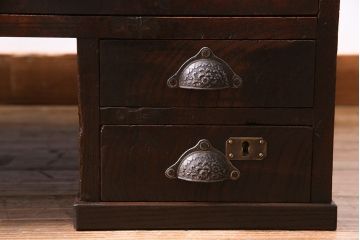 アンティーク家具　大正昭和初期　総ケヤキ材　天板に一枚板が贅沢に使われた両袖文机(両袖机、帳場机)(R-035827)