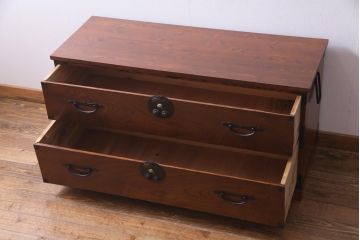 アンティーク家具　前面ケヤキ材　リメイク　宝尽くしの金具が魅力的な二本松箪笥リビングボード(ローボード、アンティークチェスト、和タンス)