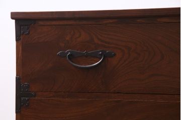 アンティーク家具　前面ケヤキ材　リメイク　宝尽くしの金具が魅力的な二本松箪笥リビングボード(ローボード、アンティークチェスト、和タンス)