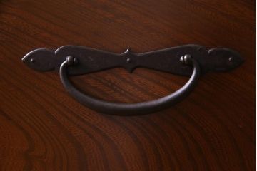 アンティーク家具　前面ケヤキ材　リメイク　宝尽くしの金具が魅力的な二本松箪笥リビングボード(ローボード、アンティークチェスト、和タンス)