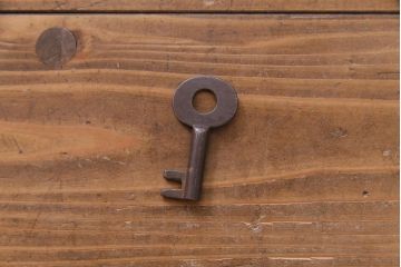 アンティーク家具　前面ケヤキ材　リメイク　宝尽くしの金具が魅力的な二本松箪笥リビングボード(ローボード、アンティークチェスト、和タンス)