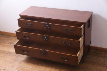 アンティーク家具　前面ケヤキ材　鉄脚付リメイク　宝尽くし　金具が魅力的な二本松箪笥リビングボード(ローボード、アンティークチェスト、和タンス)