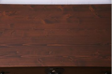 アンティーク家具　前面ケヤキ材　鉄脚付リメイク　宝尽くし　金具が魅力的な二本松箪笥リビングボード(ローボード、アンティークチェスト、和タンス)