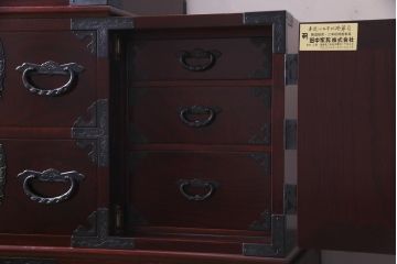 中古美品　二本松伝統家具　田中家具　獅子牡丹　金具が美しい階段箪笥(和タンス)