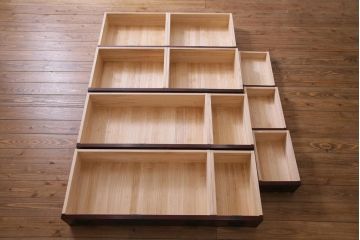 中古美品　二本松伝統家具　田中家具　獅子牡丹　金具が美しい階段箪笥(和タンス)