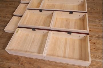 中古美品　二本松伝統家具　田中家具　獅子牡丹　金具が美しい階段箪笥(和タンス)