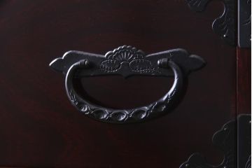 中古美品　二本松伝統家具　田中家具　獅子牡丹　金具が美しい階段箪笥(和タンス)