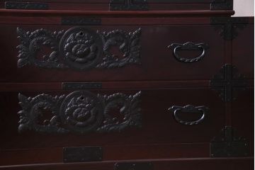 中古美品　二本松伝統家具　田中家具　獅子牡丹　金具が美しい階段箪笥(和タンス)
