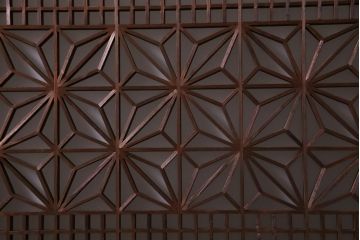 和製アンティーク　昭和期　組子入り　迫力あるデザインの板戸(引き戸、建具)4枚セット