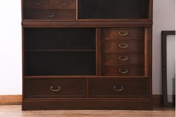 アンティーク家具　和製アンティーク　昭和期　桑材・桐材　細部までこだわりを感じる茶箪笥(茶棚、タンス、戸棚、桐箪笥、桐たんす)