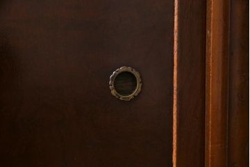 アンティーク家具　和製アンティーク　昭和期　桑材・桐材　細部までこだわりを感じる茶箪笥(茶棚、タンス、戸棚、桐箪笥、桐たんす)