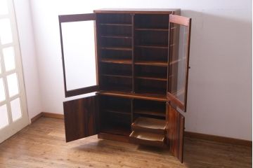 ヴィンテージ家具　ジャパンビンテージ　ローズウッド材　洗練された雰囲気を醸し出すキャビネット(食器棚、ブックケース、本箱)