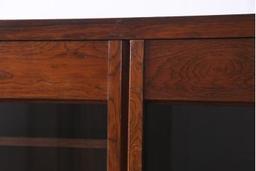 ヴィンテージ家具　ジャパンビンテージ　ローズウッド材　洗練された雰囲気を醸し出すキャビネット(食器棚、ブックケース、本箱)