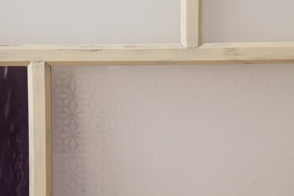 昭和初期　当店オリジナルガラス　優しげな雰囲気漂う色ガラス入りペイント建具(窓、明かり取り、はめ殺し)