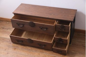 アンティーク家具　天板リメイク　ペイントがモダンな雰囲気を漂わせる箪笥ローボード(テレビ台、アンティークチェスト)