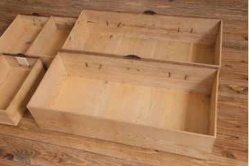 アンティーク家具　天板リメイク　ペイントがモダンな雰囲気を漂わせる箪笥ローボード(テレビ台、アンティークチェスト)