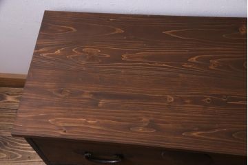 アンティーク家具　天板リメイク　ペイントがモダンな雰囲気を漂わせる箪笥ローボード(テレビ台、アンティークチェスト)