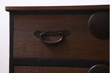 アンティーク家具　天板リメイク　ペイントがモダンな雰囲気を漂わせる箪笥ローボード(テレビ台、アンティークチェスト)