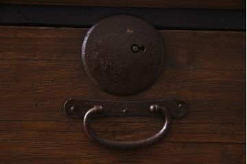 アンティーク家具　天板リメイク　ペイントがモダンな雰囲気を漂わせる箪笥ローボード(テレビ台、アンティークチェスト)