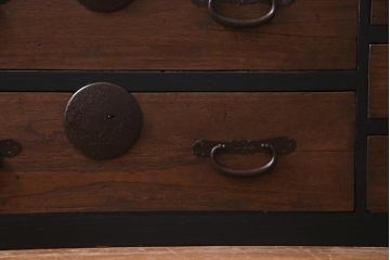 アンティーク家具　天板リメイク　ペイントがモダンな雰囲気を漂わせる箪笥ローボード(テレビ台、アンティークチェスト)