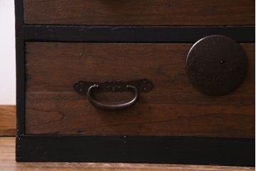 アンティーク家具　天板リメイク　ペイントがモダンな雰囲気を漂わせる箪笥ローボード(テレビ台、アンティークチェスト)