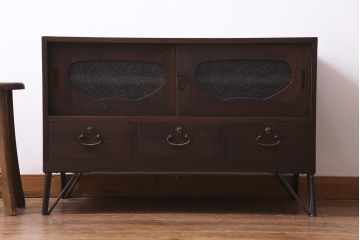 レトロ家具　鉄脚付リメイク　隠し付き　昭和レトロな雰囲気漂うローボード(テレビ台、戸棚)