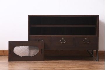 レトロ家具　鉄脚付リメイク　隠し付き　昭和レトロな雰囲気漂うローボード(テレビ台、戸棚)