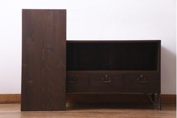レトロ家具　鉄脚付リメイク　隠し付き　昭和レトロな雰囲気漂うローボード(テレビ台、戸棚)