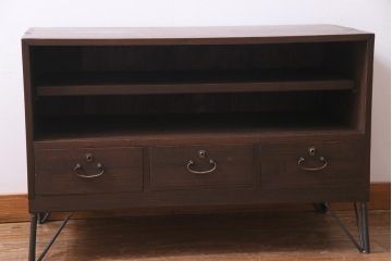 レトロ家具　鉄脚付リメイク　隠し付き　昭和レトロな雰囲気漂うローボード(テレビ台、戸棚)