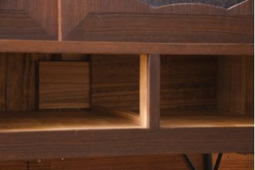 レトロ家具　鉄脚付リメイク　隠し付き　昭和レトロな雰囲気漂うローボード(テレビ台、戸棚)