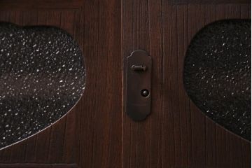 レトロ家具　鉄脚付リメイク　隠し付き　昭和レトロな雰囲気漂うローボード(テレビ台、戸棚)