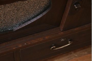 レトロ家具　鉄脚付リメイク　隠し付き　昭和レトロな雰囲気漂うローボード(テレビ台、戸棚)