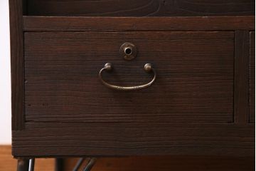 レトロ家具　鉄脚付リメイク　隠し付き　昭和レトロな雰囲気漂うローボード(テレビ台、戸棚)