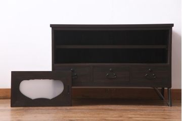 リメイク家具　すりガラス入り　深みのある木肌が渋さ漂う鉄脚ローボード(リビングボード、収納棚、テレビボード)