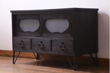 リメイク家具　すりガラス入り　深みのある木肌が渋さ漂う鉄脚ローボード(リビングボード、収納棚、テレビボード)