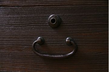 リメイク家具　すりガラス入り　深みのある木肌が渋さ漂う鉄脚ローボード(リビングボード、収納棚、テレビボード)