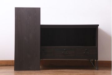 リメイク家具　すりガラス入り　深みのある木肌が渋さ漂う鉄脚ローボード(リビングボード、収納棚、テレビボード)