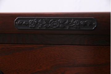 中古　民芸家具　美しい欅の杢目と華やかな金具が目を惹くローチェスト(和タンス、ローボード、引き出し)
