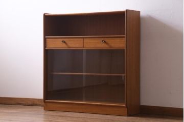 ヴィンテージ家具　イギリスビンテージ　Parker Knoll　レトロな雰囲気が可愛らしいオーク材のキャビネット(収納棚)