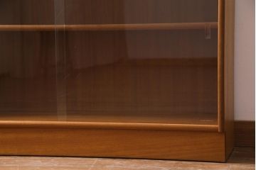 ヴィンテージ家具　イギリスビンテージ　Parker Knoll　レトロな雰囲気が可愛らしいオーク材のキャビネット(収納棚)