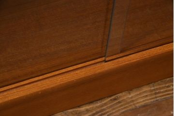 ヴィンテージ家具　イギリスビンテージ　Parker Knoll　レトロな雰囲気が可愛らしいオーク材のキャビネット(収納棚)