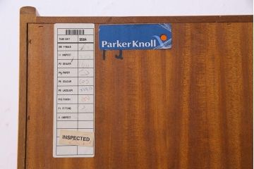 ヴィンテージ家具　イギリスビンテージ　Parker Knoll　レトロな雰囲気が可愛らしいオーク材のキャビネット(収納棚)