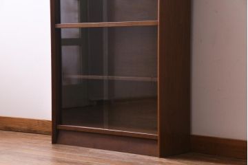 ヴィンテージ家具　イギリスビンテージ　HERBERT E. GIBBS(ハーバート・E・ギブス)　チーク材　洗練された佇まいが魅力的なキャビネット(本箱、ブックケース、収納棚)