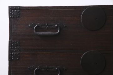 アンティーク家具　和製アンティーク　明治大正期　総桐材　厚みのある金具が重厚感漂う重ね箪笥(時代箪笥、衣装箪笥、桐箪笥、桐たんす)