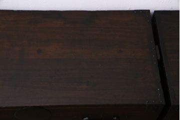 アンティーク家具　和製アンティーク　明治大正期　総桐材　厚みのある金具が重厚感漂う重ね箪笥(時代箪笥、衣装箪笥、桐箪笥、桐たんす)