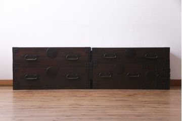 アンティーク家具　和製アンティーク　明治大正期　総桐材　厚みのある金具が重厚感漂う重ね箪笥(時代箪笥、衣装箪笥、桐箪笥、桐たんす)