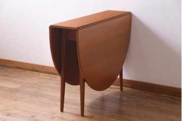 ヴィンテージ家具　北欧ビンテージ　オーク材　スタイリッシュなオーバル型のバタフライテーブル(ゲートレッグテーブル、エクステンションテーブル)