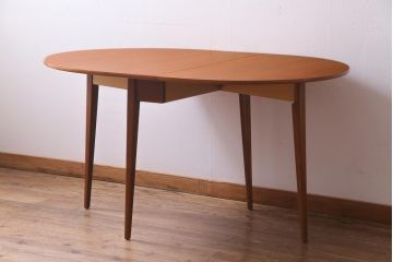 ヴィンテージ家具　北欧ビンテージ　オーク材　スタイリッシュなオーバル型のバタフライテーブル(ゲートレッグテーブル、エクステンションテーブル)